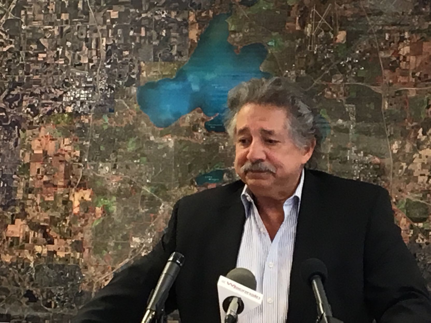 Soglin at gun presser
